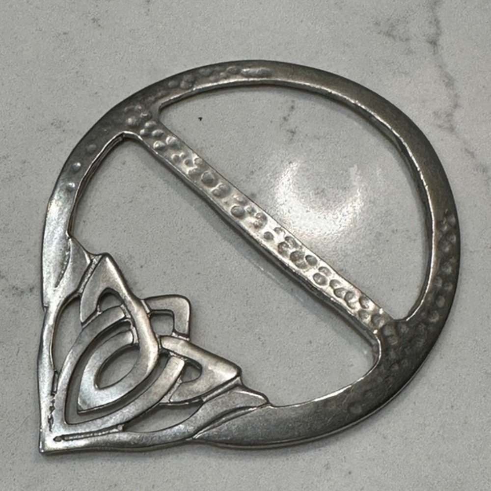 Vintage Scottish Celtic Trinity Knot Brooch Pewter XL Scotland 2.75” x 3.5” - Picture 2 of 6